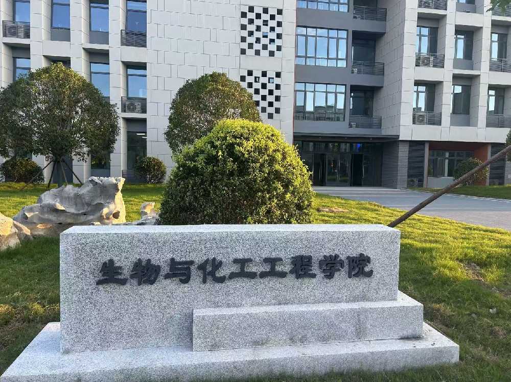 丰满区扬州职业大学体育场高杆灯项目